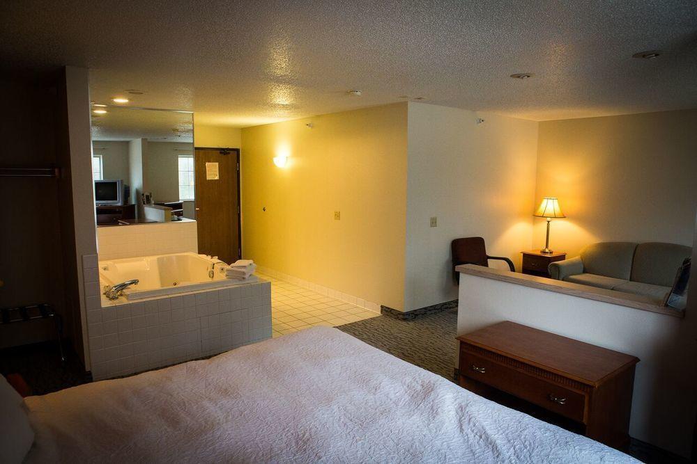 Regency Inn & Suites Anoka Dış mekan fotoğraf